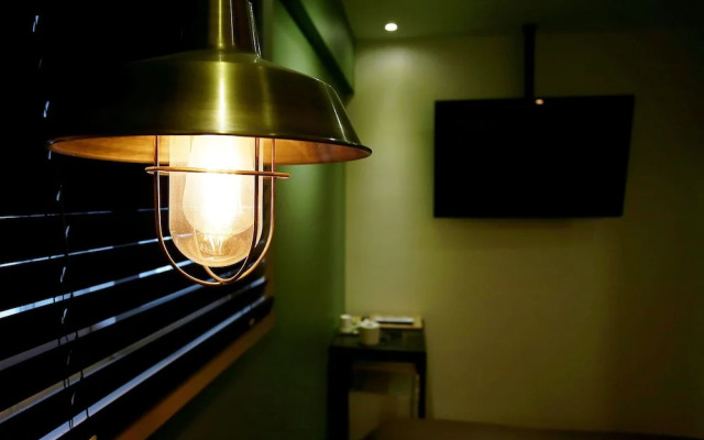 Achasan Station Wall Hotel