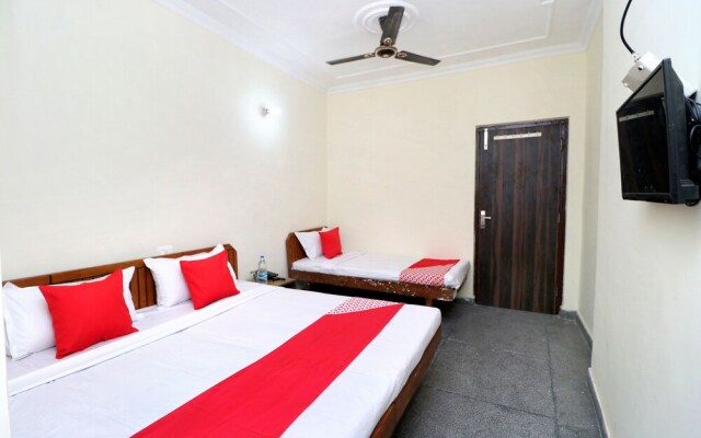 OYO 29193 Amrit Guest House