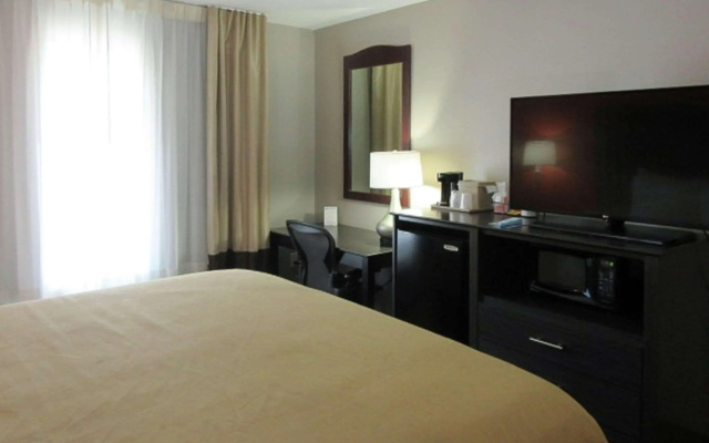 Quality Inn & Suites Fresno Northwest