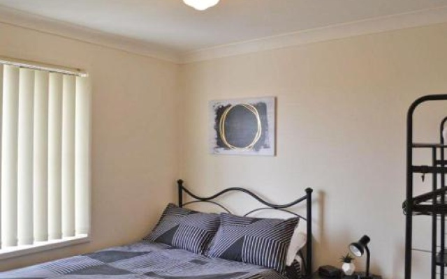 The Verandah', 9 Hanson Avenue - fantastic child friendly home – Guest Rooms – Anna Bay