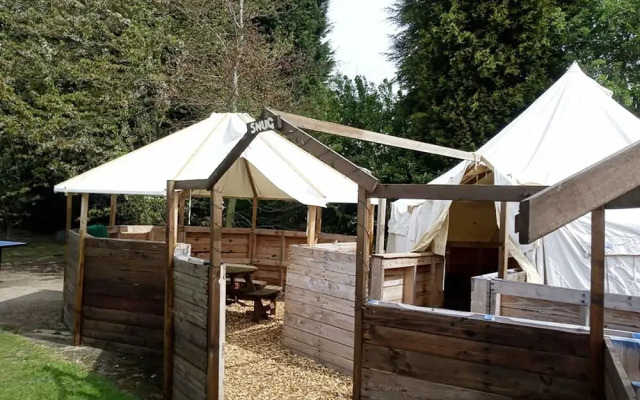 Oak Lodge Retreat - Glamping 9