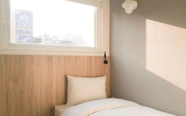 Single Inn Kaohsiung Station Hostel