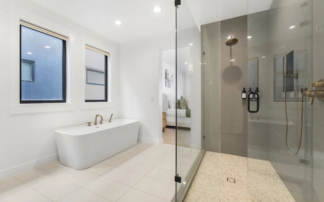 Sunny Days 7 Bedroom Home