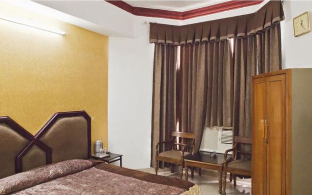 OYO 9985 Hotel Sekhon Grand