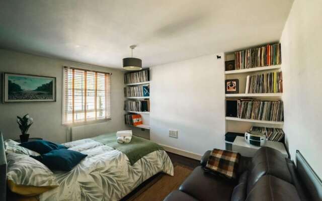Stylish 2 Bedroom Flat in Camden Town