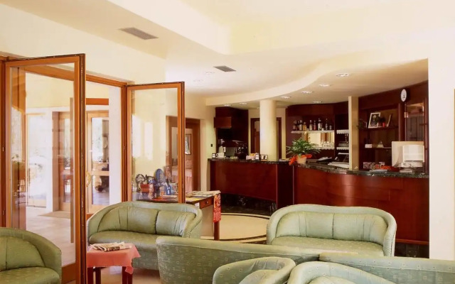 Villa Isabella Hotel & Residence