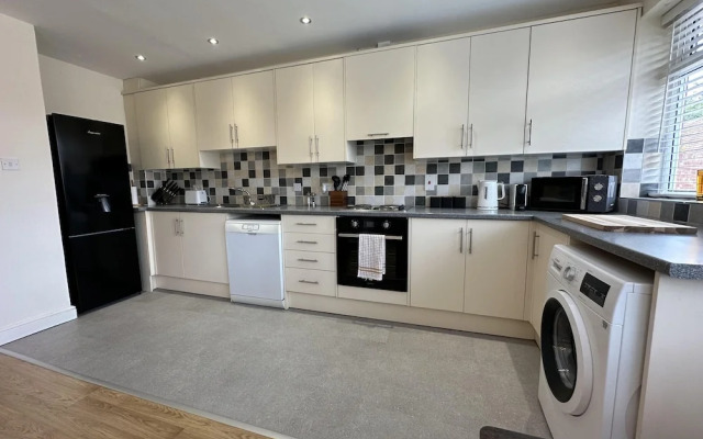 Charming 2-bed Apartment in Danbury, Essex