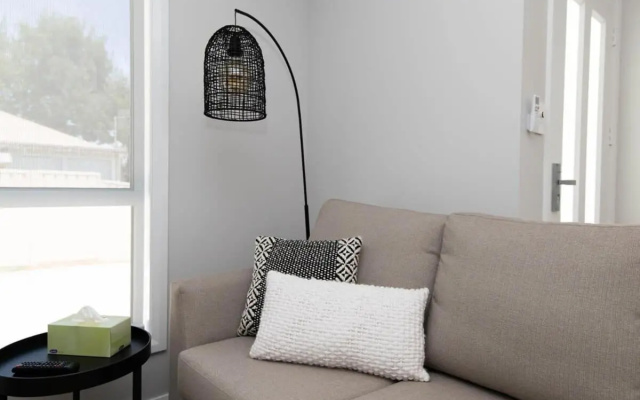 Villa on Matthews, Quite, Modern, Fresh, Free Wifi – Guest Rooms – Orange