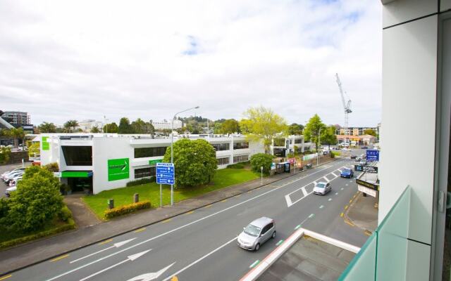 Epsom Central Modern 3Brd Apt