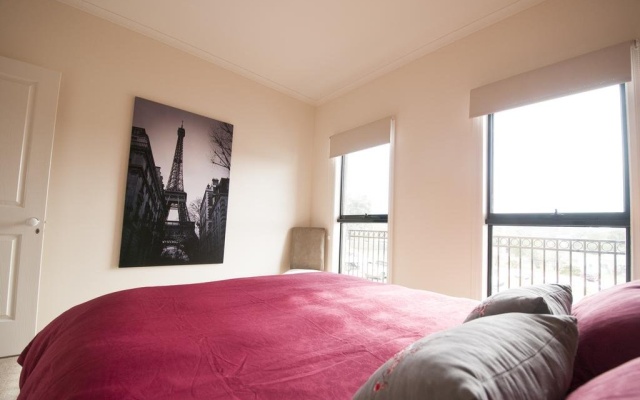 Yarra Glen Racecourse Apartments – Guest Rooms – Melbourne