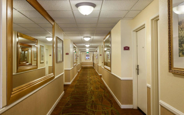 Best Western Plus Carriage Inn
