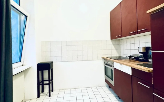 Bright 3BR Appt Steps from FAC Platz