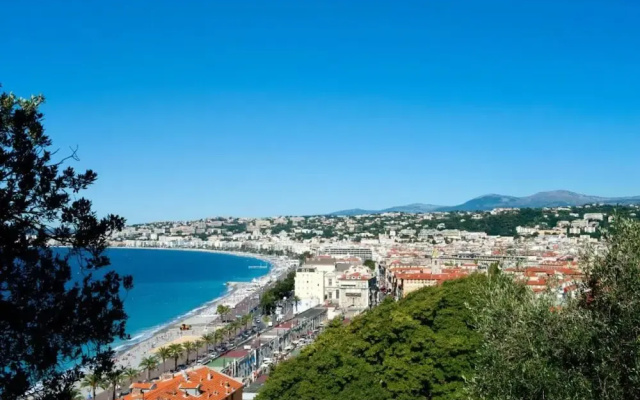 Luxurious Villa in Saint Genies de Fontedit With Heated Pool