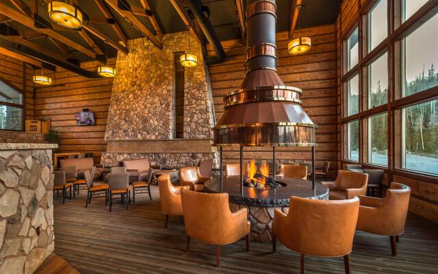 Green Mill Village Hotel & Suites, BW Signature Collection