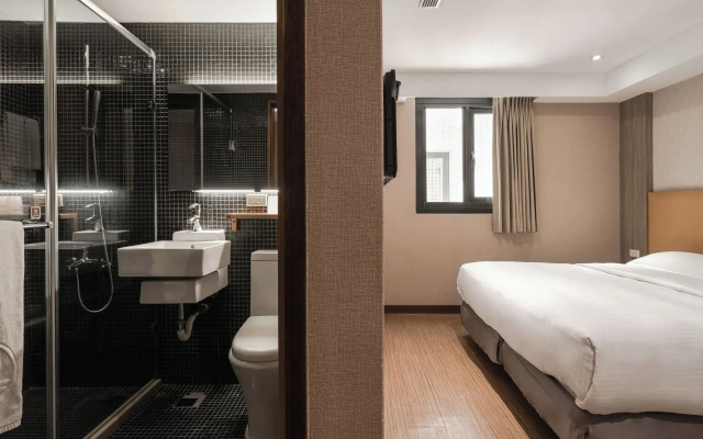 The Riverside Hotel International