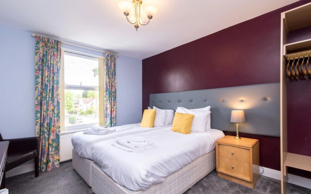 The Linden Leaf Rooms - Classy Studios