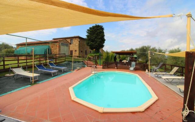 Stunning private villa with private pool, WIFI, TV, pets allowed and parking, close to Montepulc