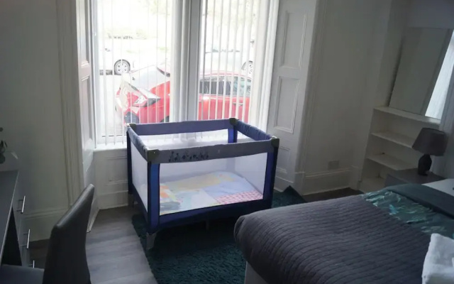 Bright & Stylish 1-bed Apt W/free Parking & Wi-fi
