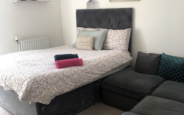 Immaculate 3-bed Apartment in Barking