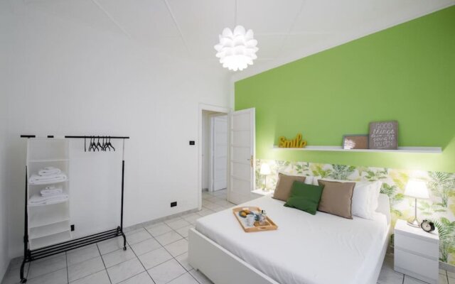 Colorful 3 bed Flat in Trendy San Giovanni!
