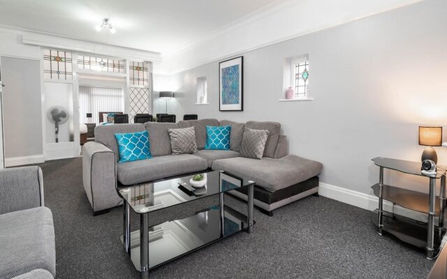 Family Home With Garden in Prime Birmingham Location