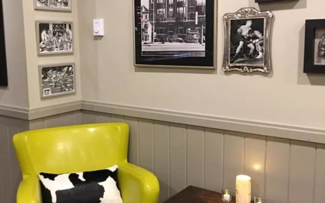 The Bulldog Hotel Silver Star