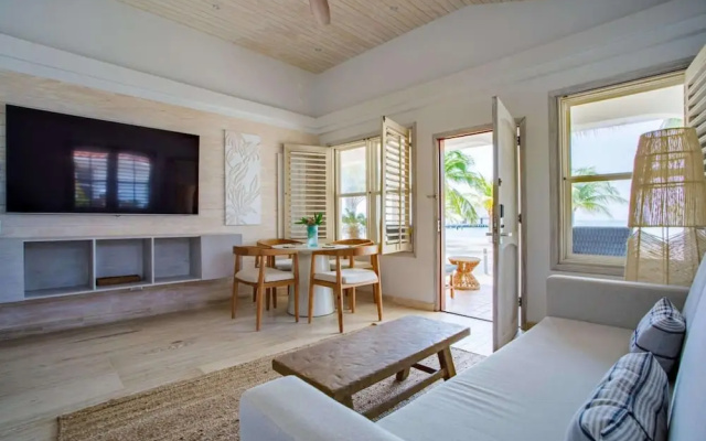 Rum Punch- Beachfront Bungalow Pool Kayaks Pier