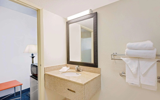 Days Inn by Wyndham Easton