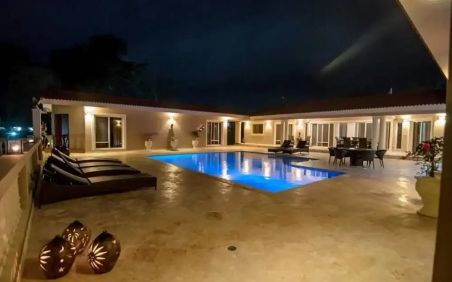 Villa With 4 Master Bedrooms w/ En-suite Bathrooms