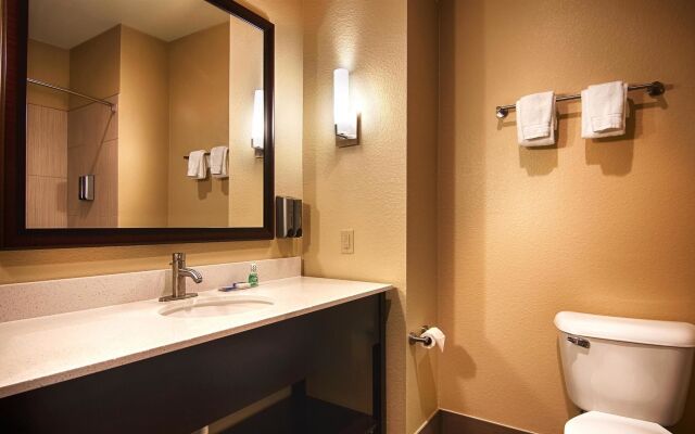 Best Western Lindsay Inn & Suites