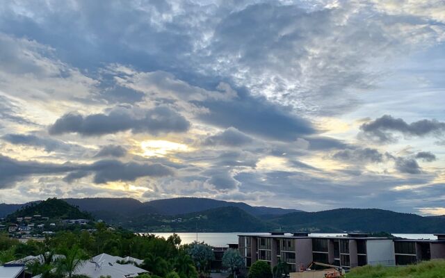 WHITSUNDAY Spacious & Comfortable, Moments from Picturesque Boardwalk
