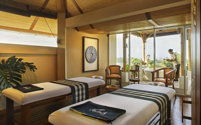 Jambuluwuk Oceano Seminyak Hotel