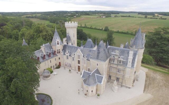 Château Des Chevaliers De Londigny