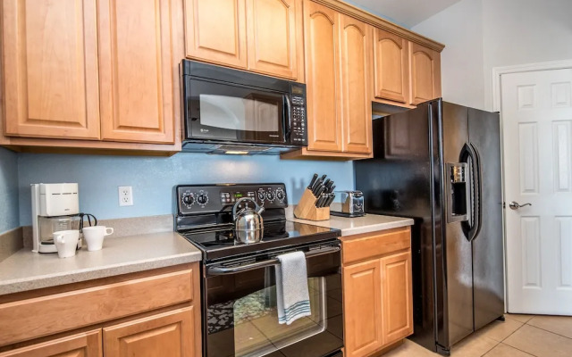 Top-floor Condo, Near Universal &convention Ctr