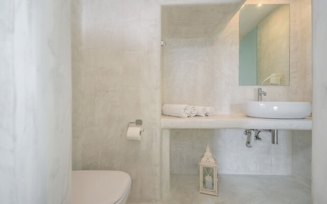Birikos Hotel & Suites