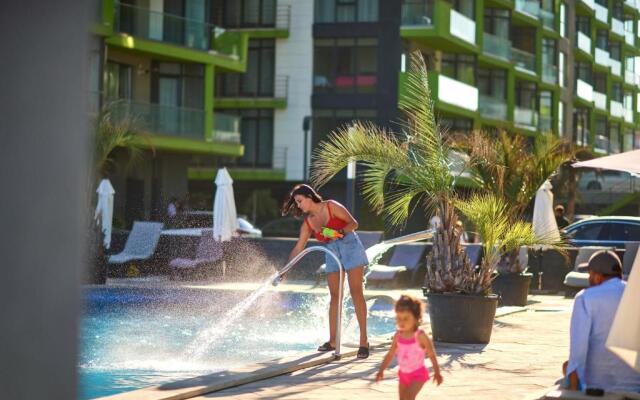 Royale Sundance Studio 8 in Alezzi Beach Spa Pool