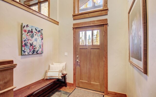 Highlands Trail House 5 Bedroom Home by RedAwning