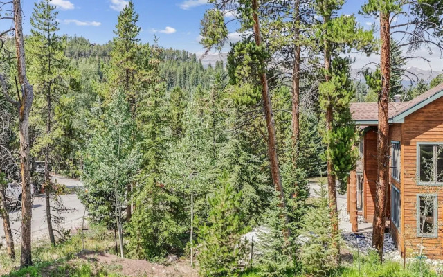 Friendly Fox Chalet 8 Bedroom Home by RedAwning