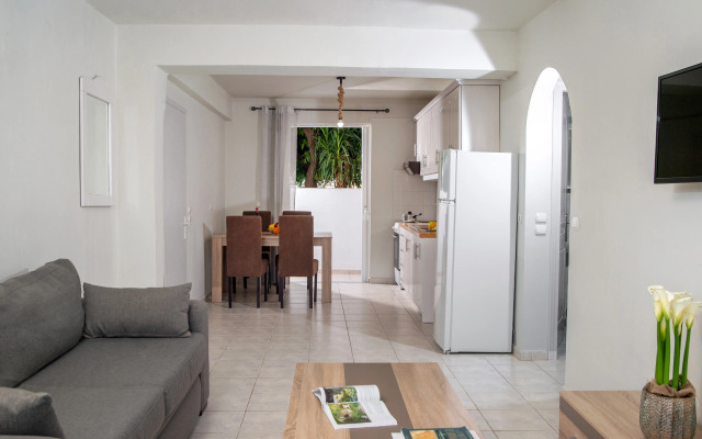 Stork Holiday Apartments - Garden & Sea View