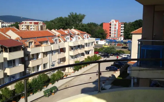 Studio in Semiramida Complex