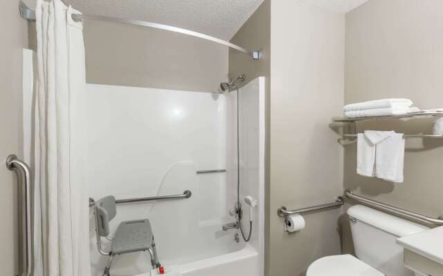 Super 8 by Wyndham Hays KS