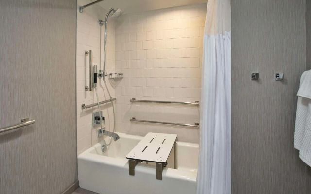 DoubleTree by Hilton Lansing