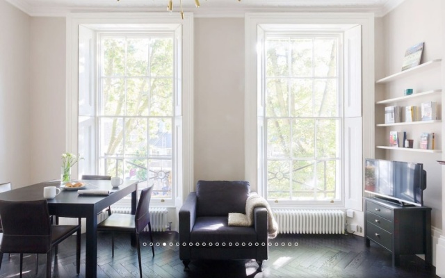 Punk Hip Plush 1-bed in Camden Town