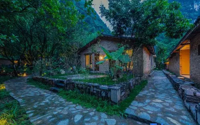 Qilu Hotel