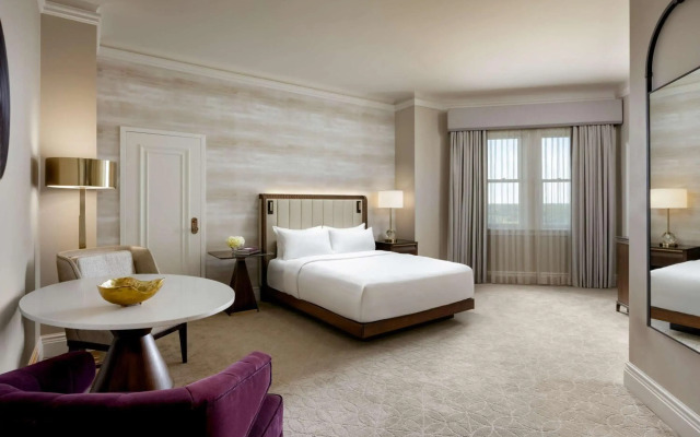 Fairmont Hotel Macdonald