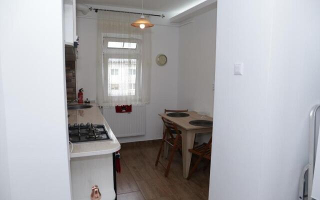 Robert 's apartament