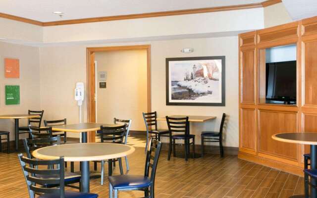 Comfort Suites Benton Harbor - St. Joseph