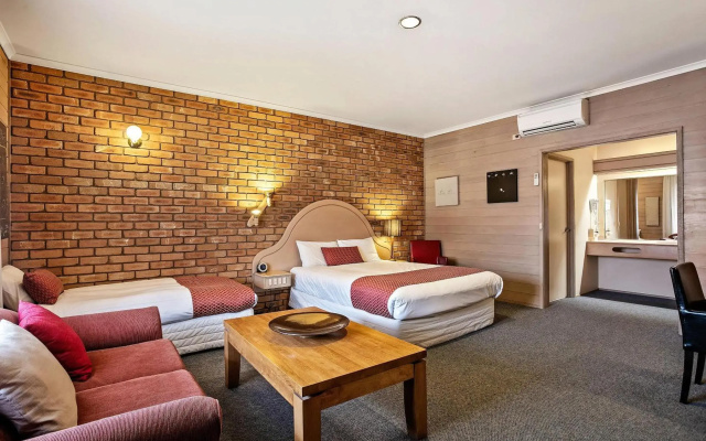 Quality Inn Colonial