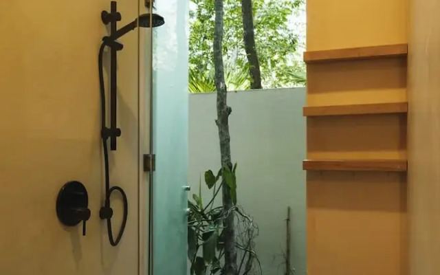 Luxury Jungle Retreat Sleeps 10 Rooftop Pool