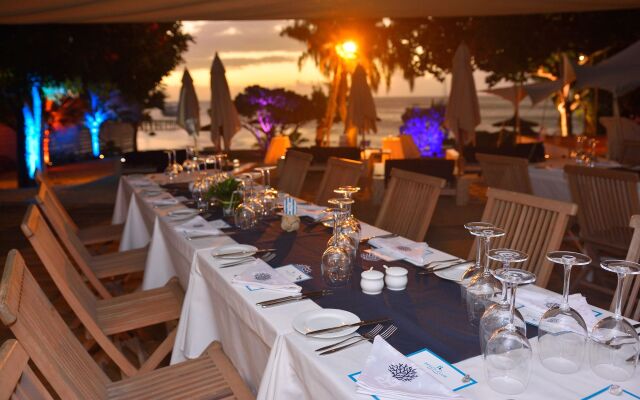R Beach Club
